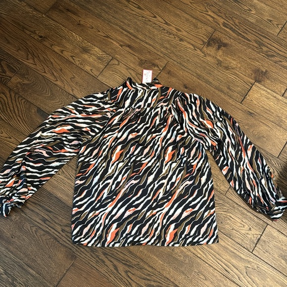 Joy Joy Tigeress Blouse - Picture 6 of 7